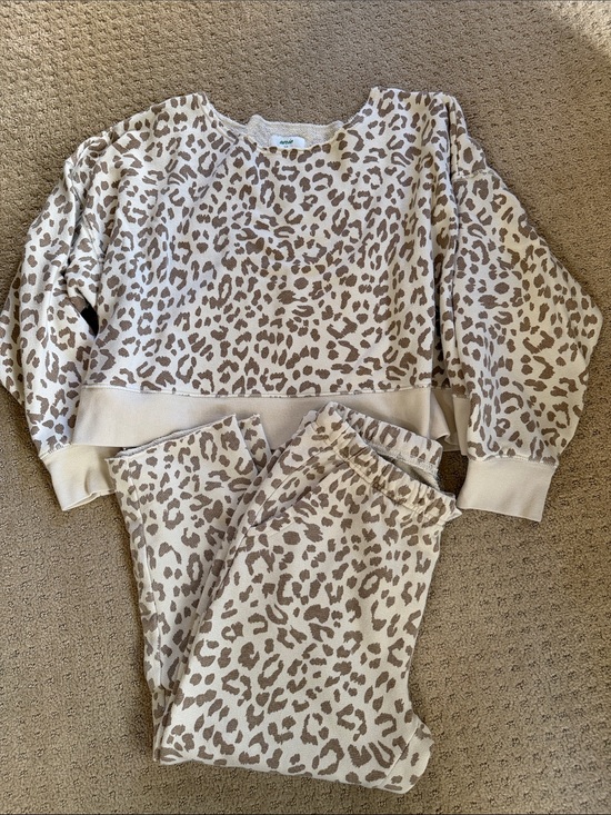 Pants - Arie leopard, print, sweatsuit, crewneck sweatshirt and cropped pants s / xs
